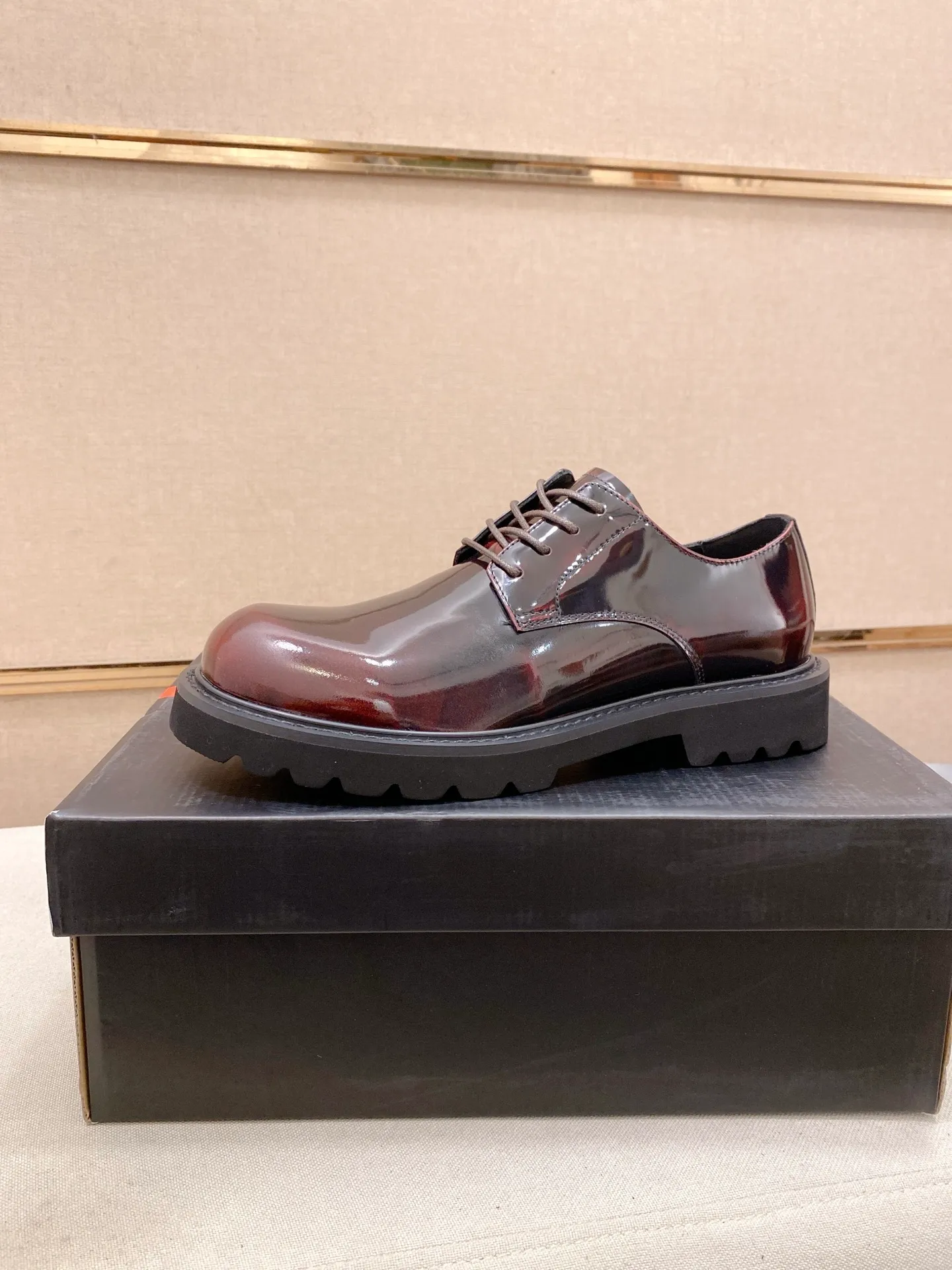 Factory price 640💰 🍁🍁High version High-quality new PRADA (Prada) counters are launched simultaneously, new men's shoes, 😘fabrics are selected from imported lacquered first-layer cowhide, and imported cowhide lining. 👍🏿 High-end ☄️ air-cushion molded anti-slip rubber outsole, exquisite lines, simple and elegant, comfortable and high-end for leisure travel. Code number: 38 to 45